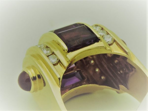 A close up picture of a 6.00 Ct Amethyst with 1.00 Ct Diamonds Vintage Antique Ring 18k